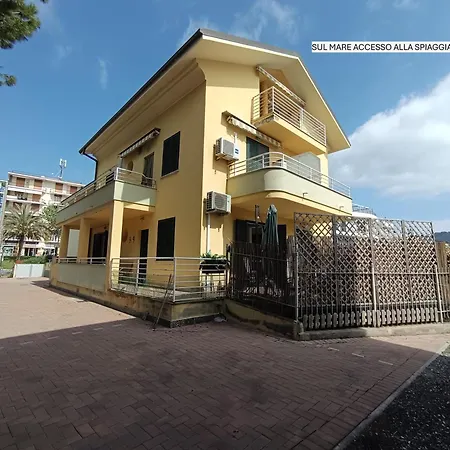 Bilocale Sul Mare Con Accesso Appartement Marina dʼAndora